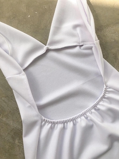 Vestido corto crepe - espalda descubierta en internet