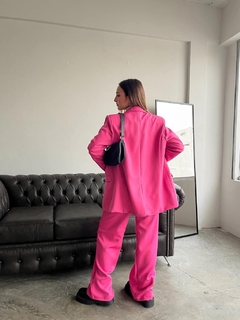 Blazer fucsia con hombreras en internet