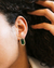 Brinco Oval Zircônia Octagonal Esmeralda Semijoia Ouro 18K - comprar online