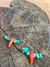 Gargantilha fio de nylon - Coral e howlita verde naturais - comprar online