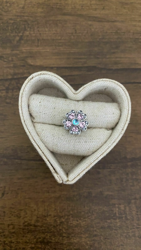 Berloque margarida Rosa cravejada