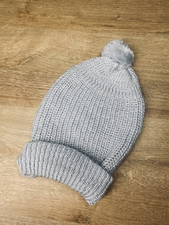 Gorro Pompon gris claro - comprar online