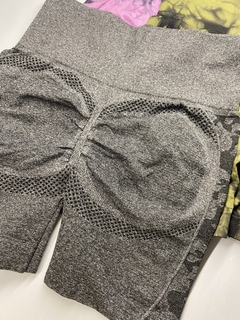 Calza deportiva gris en internet