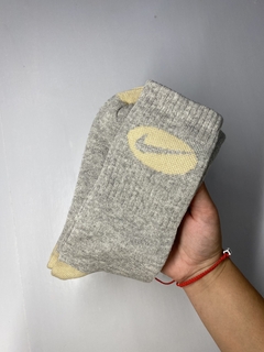 Media caña Nike Circ beige - comprar online