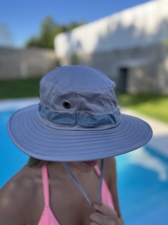 Australiano gris oscuro con tiras lisas