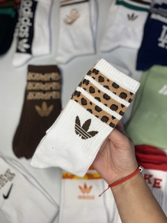 Media caña Adidas print blanco - comprar online