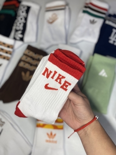 Media caña Nike blanco borde rojo - comprar online