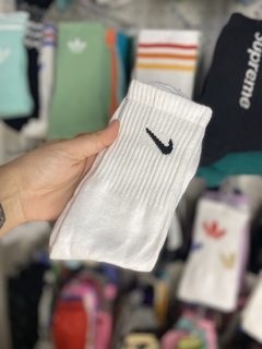 Media caña Nike lisa blanca