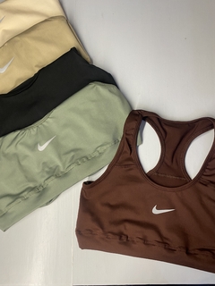 Top Nike tira gruesa chocolate - comprar online
