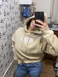 Buzo Nike corazon beige en internet