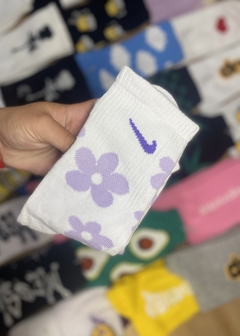 Media caña Nike Flores lila pastel