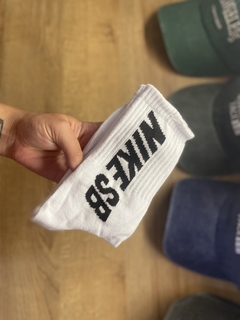 Media caña Nike SB blanca