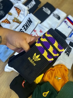Media caña Adidas print amarillo con violeta