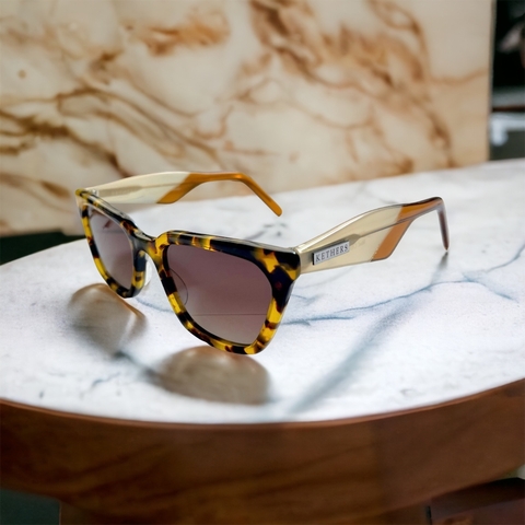 C A S E R T A • Tiger + Cream - comprar online