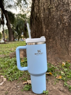 VASO QUENCHER STANLEY TAPA BLANCA en internet