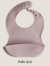 Babero De Silicona Premium Liso Con Bolsillo Regulable - ambar kids