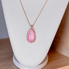 Colar Gota Rosa Cravejado - comprar online