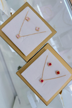 Conjunto Quadradinho Rosa - Via Gold Semijoias