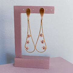Brinco Max Gota com Corações Rosa - Via Gold Semijoias