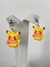 Brinco Pikachu com Cachecol