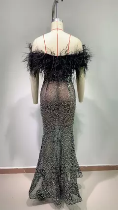 Maxi Vestido de Pedrería y Plumas—Colección Diva