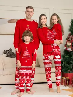 Pijamas navideñas para bebés, madre e hijo.