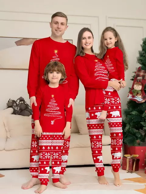 Pijamas navideñas para bebés, madre e hijo.