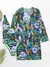 Maiô estampado tropical com decote em V na internet