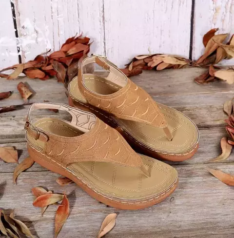 Sandálias planas de botão - comprar online