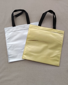 BOLSA CON MANIJA METALIZADA MEDIANA