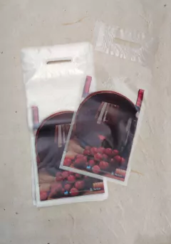 BOLSA REGALO MANIJA RIÑON POLIETILENO 1 BOTELLA X50U FANTASIA - comprar online