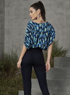 BLUSA ESTAMPADA TRITON - comprar online