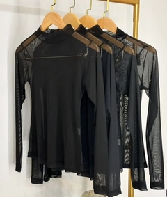 Blusa Tule com Gola Alta na internet