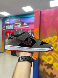 NIKE SB DUNK LOW 58 GOULF CINZA/VERMELHO na internet