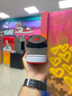 NIKE SB DUNK LOW 58 GOULF CINZA/VERMELHO - Tenis Bessa