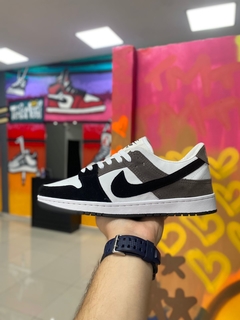 NIKE SB DUNK LOW GRAFITE/PRETO