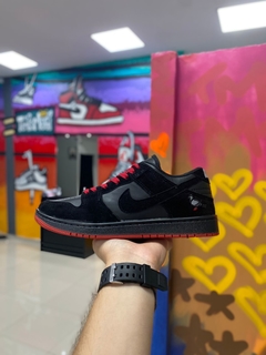 NIKE SB DUNK LOW PRETO/VERMELHO