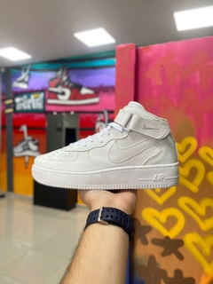 NIKE AIR FORCE CANO ALTO BRANCO
