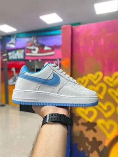 NIKE AIR FORCE BRANCO/AZUL PASTEL na internet