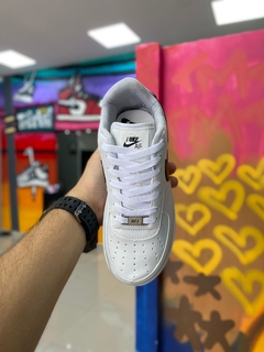 NIKE AIR FORCE BRANCO/CARAMELO - comprar online