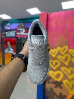 NIKE AIR FORCE CHAVEIRO CINZA - comprar online