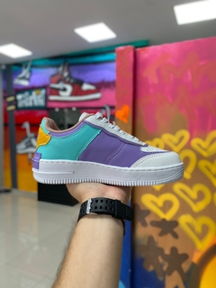 NIKE AIR FORCE SHADOW BRANCO/ROXO/AMARELO na internet