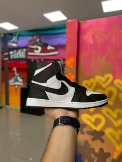 NIKE AIR JORDAN 1 BRANCO PRETO na internet