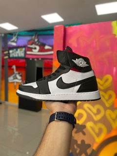 NIKE AIR JORDAN 1 BRANCO/PRETO/VERMELHO