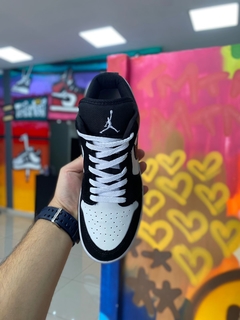 NIKE AIR JORDAN LOW BRANCO/PRETO - comprar online