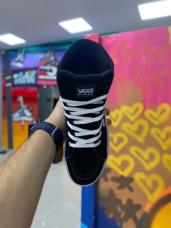VANS OLD SKOOL CANO ALTO PRETO/BRANCO