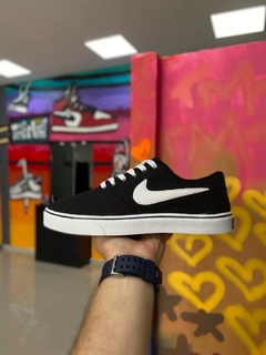 NIKE SB PRETO/BRANCO