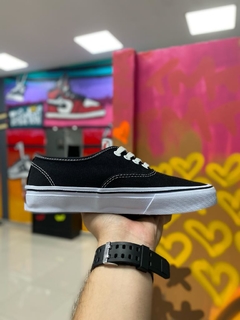 VANS AUTHENTIC PRETO/BRANCO na internet