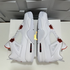 Air Jordan 4 Retro Metallic Orange na internet