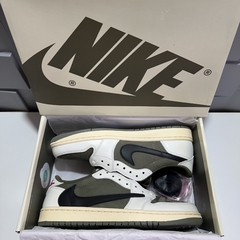 Air Jordan 1 Low Travis Scott Medium Olive na internet